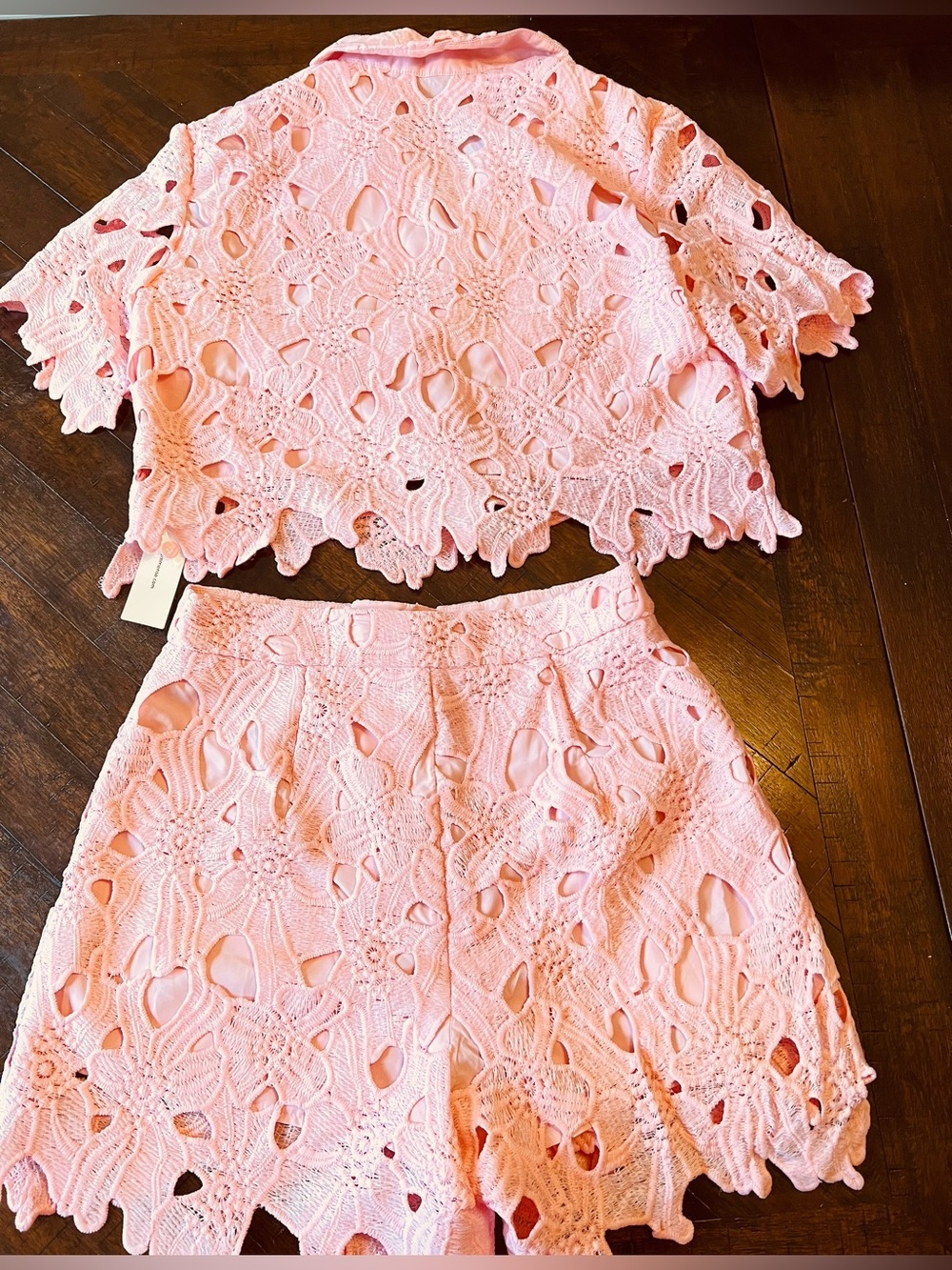 Commense floral lace cropped shirt and shorts set - Picture 3 of 8